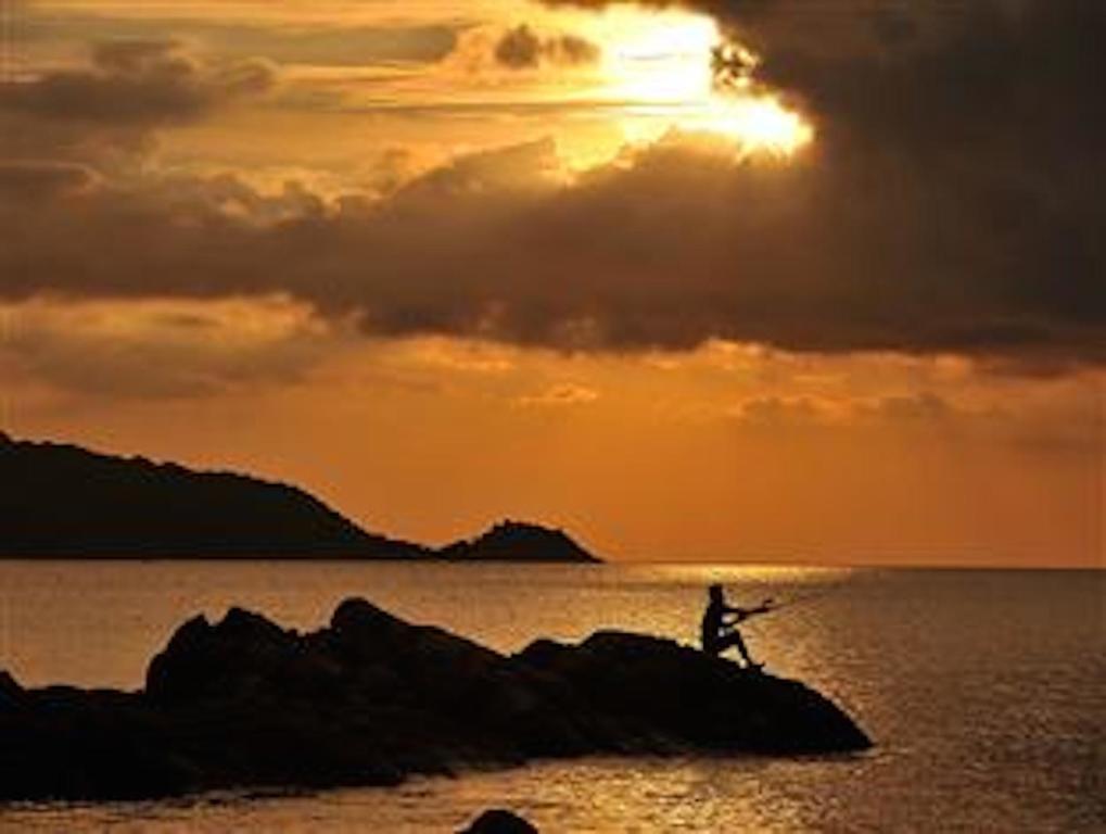 Deva Suites Patong Phuket Buitenkant foto