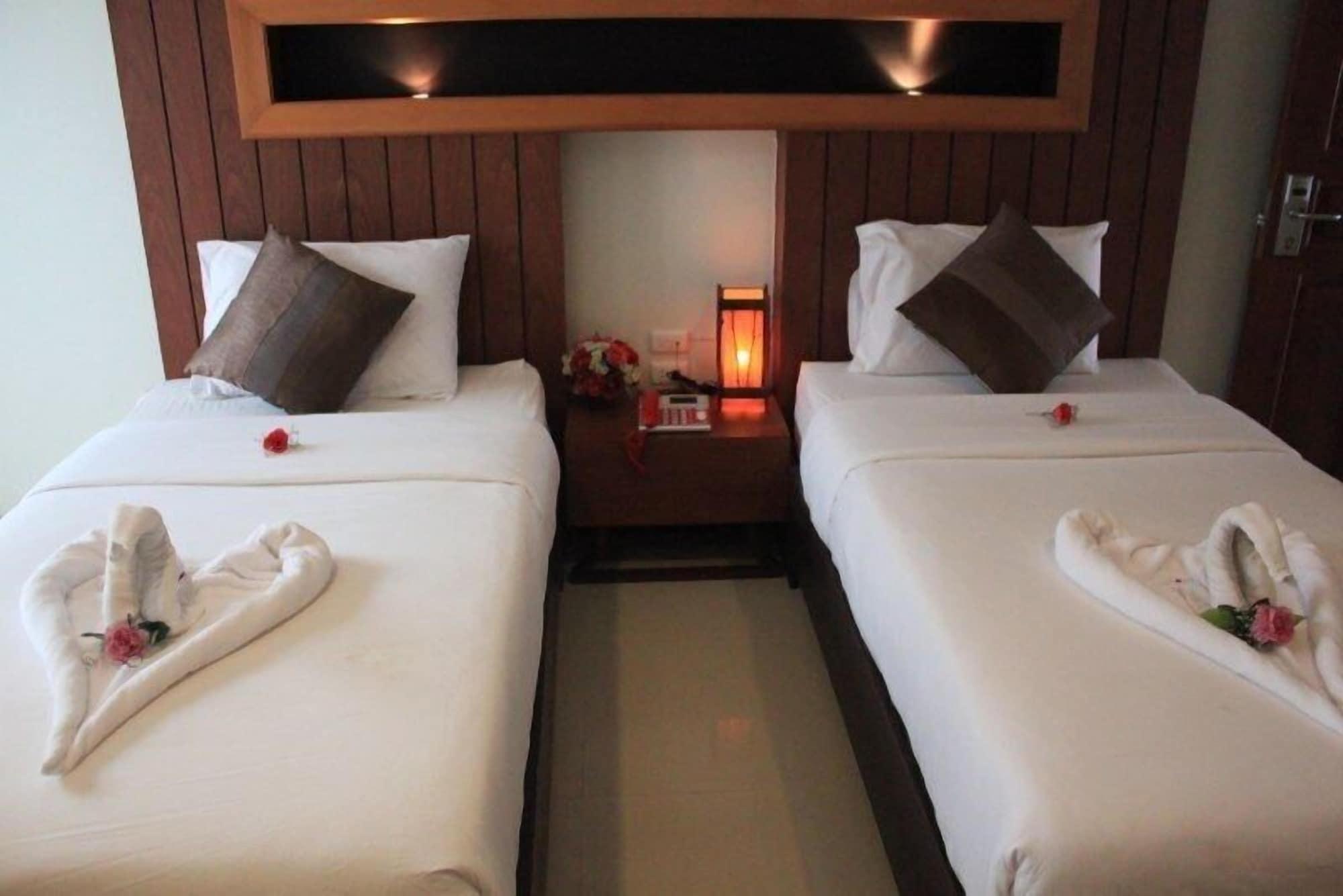 Deva Suites Patong Phuket Buitenkant foto
