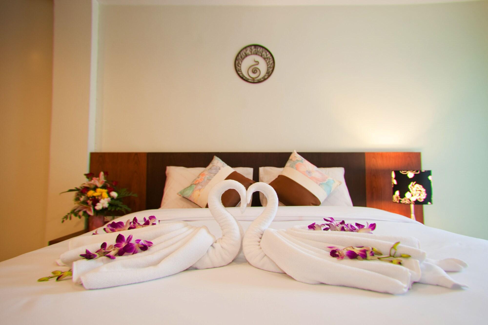 Deva Suites Patong Phuket Buitenkant foto