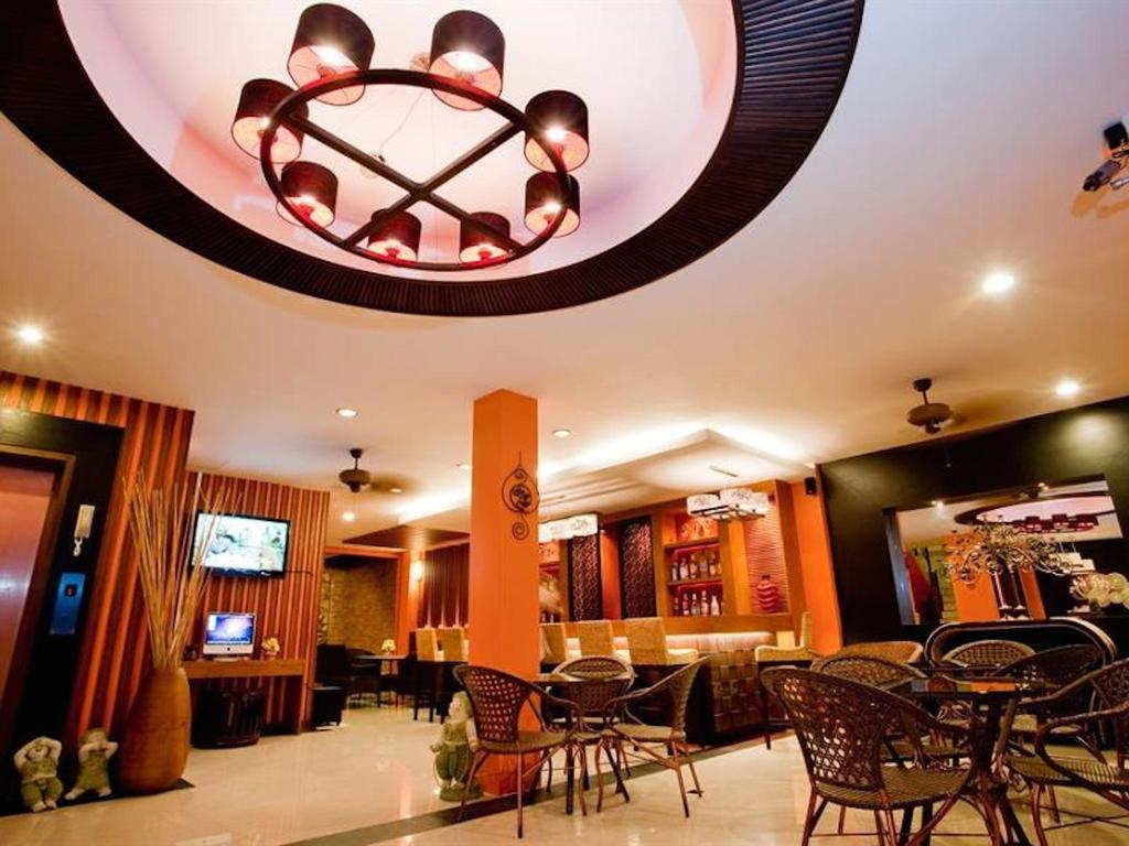 Deva Suites Patong Phuket Buitenkant foto