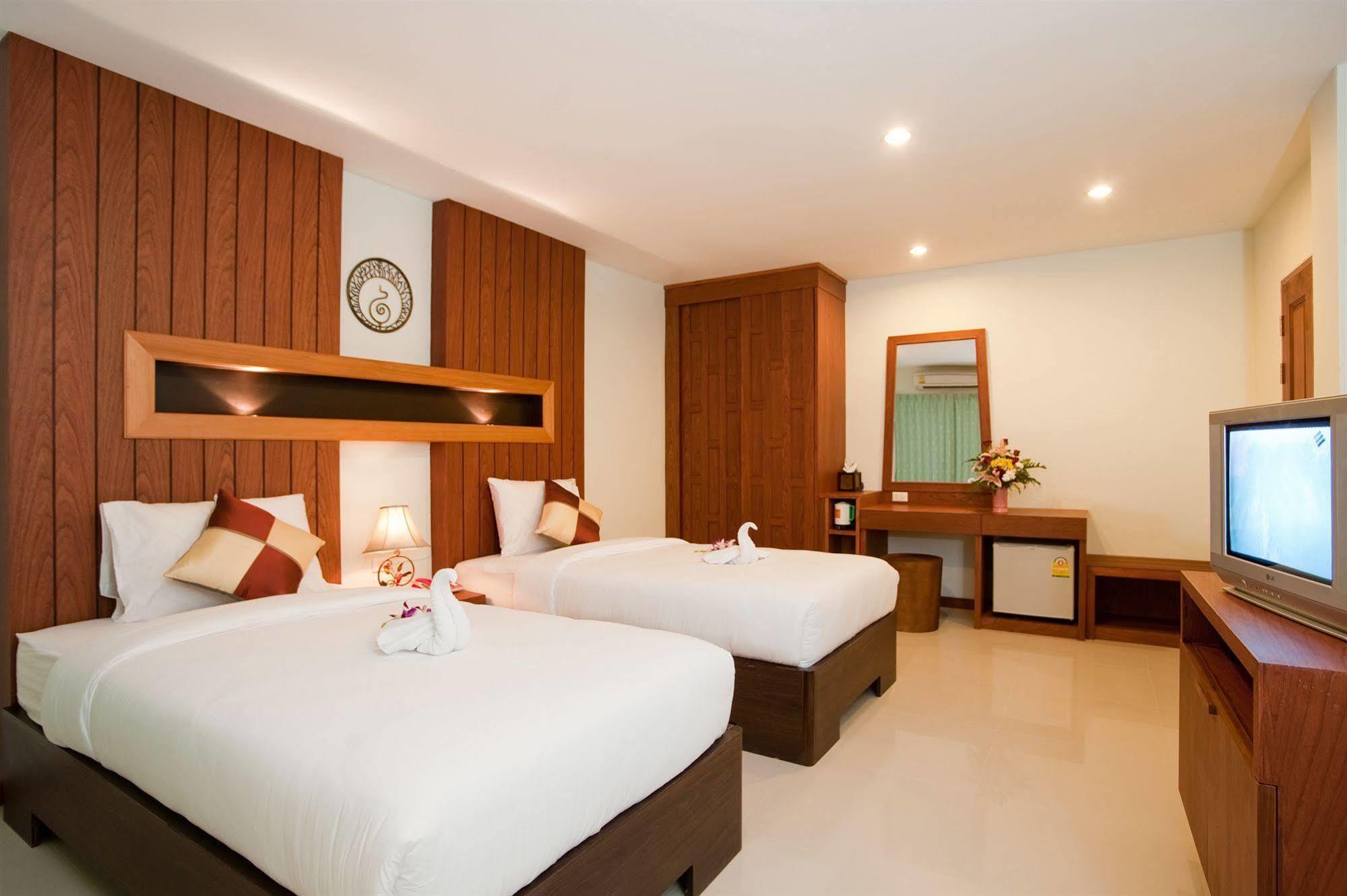 Deva Suites Patong Phuket Buitenkant foto