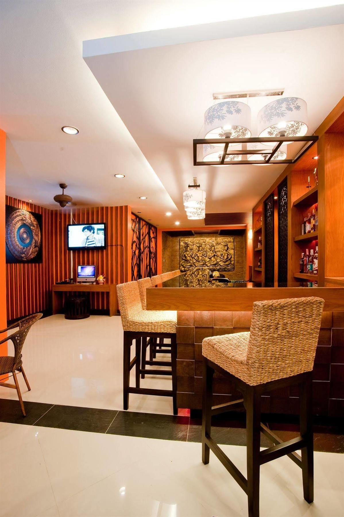 Deva Suites Patong Phuket Buitenkant foto
