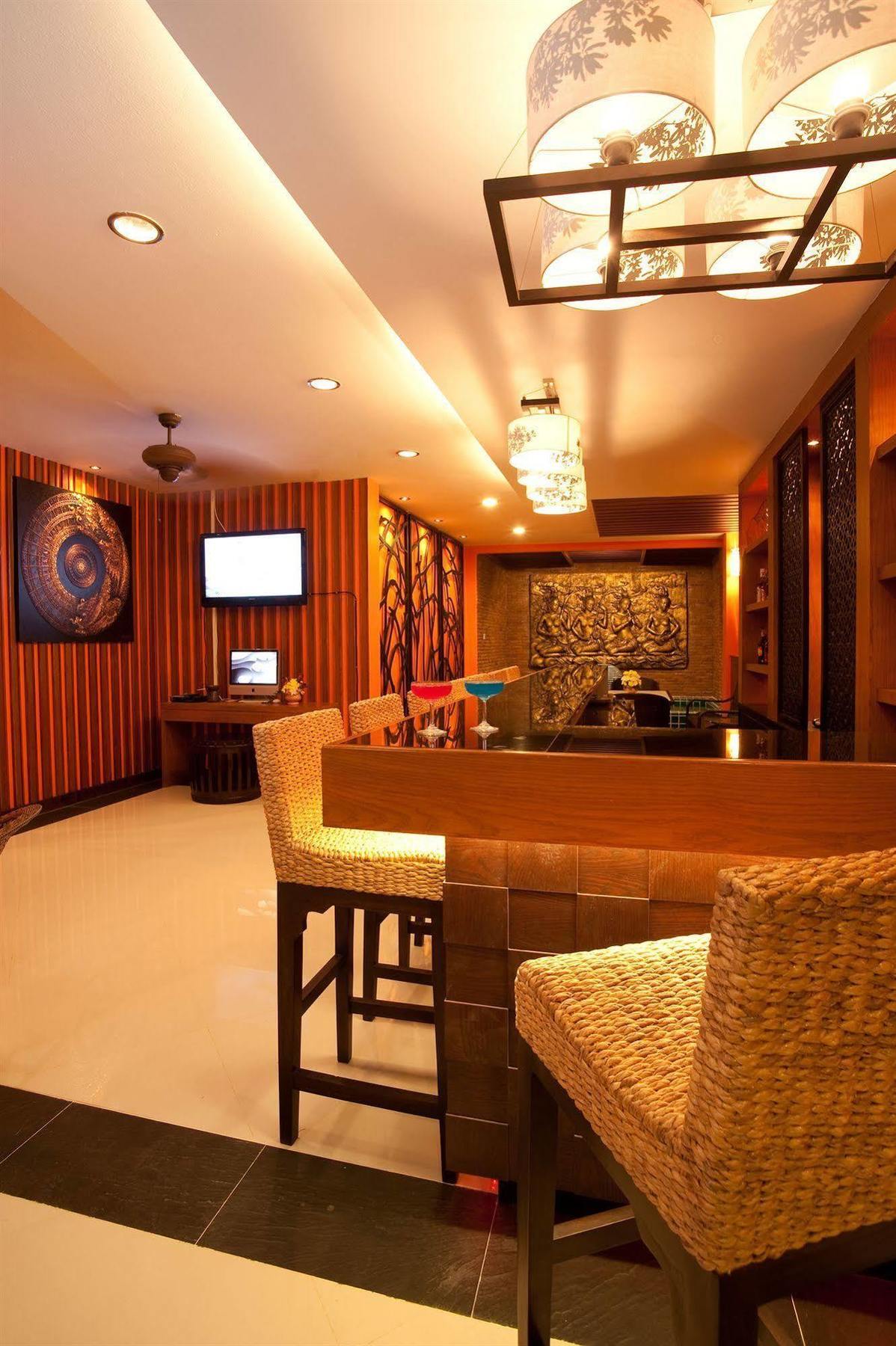 Deva Suites Patong Phuket Buitenkant foto