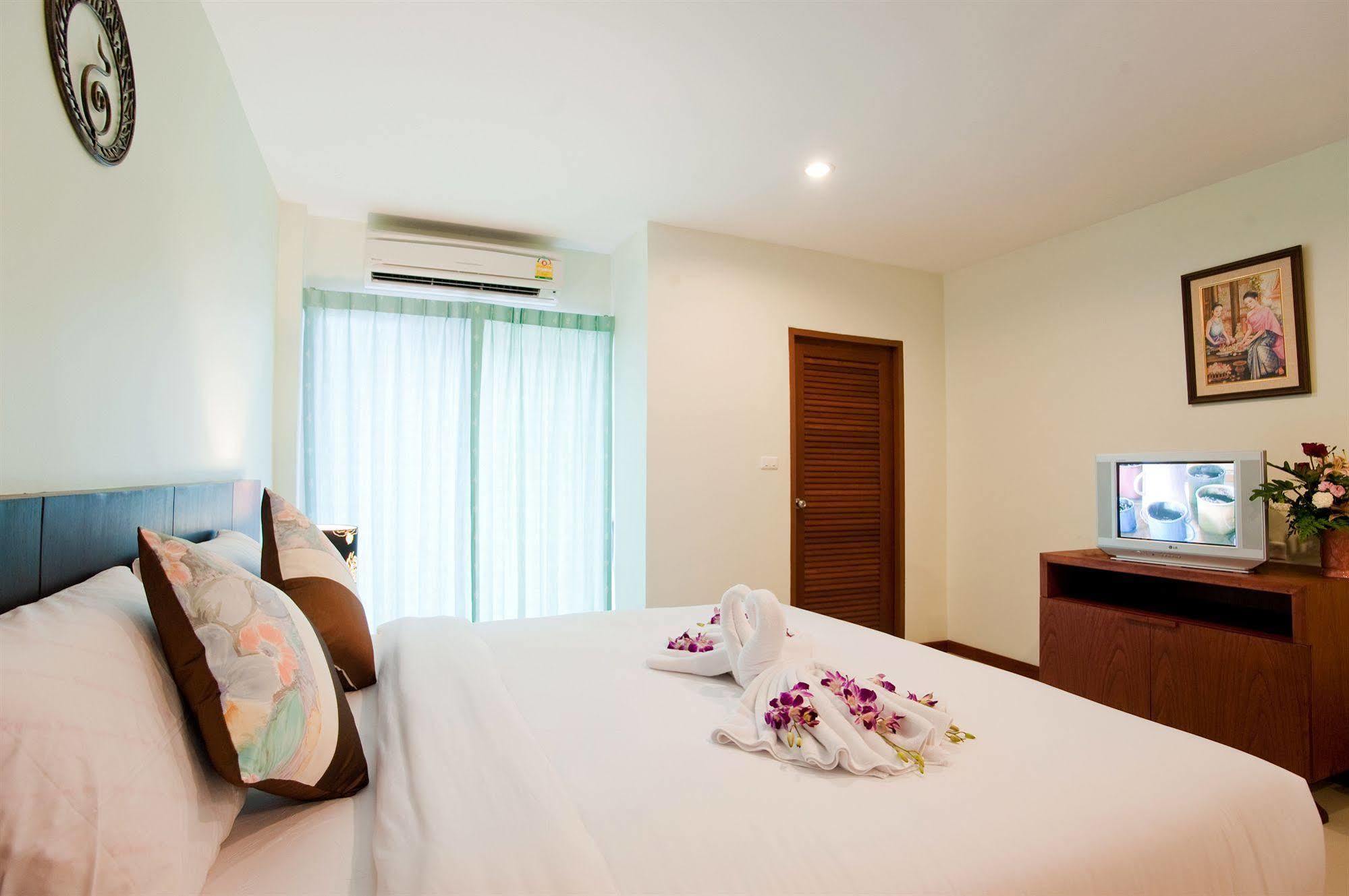 Deva Suites Patong Phuket Buitenkant foto