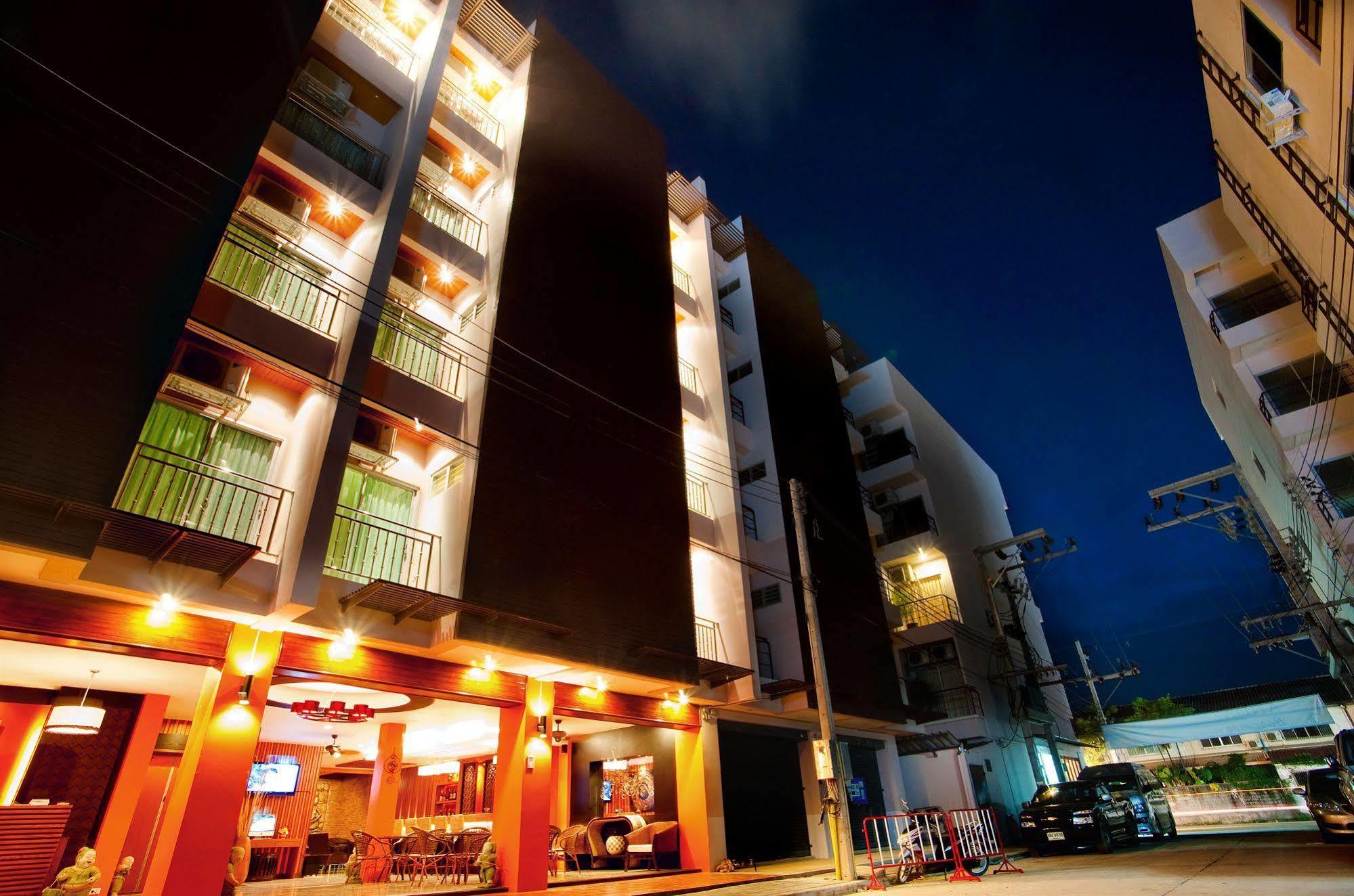 Deva Suites Patong Phuket Buitenkant foto