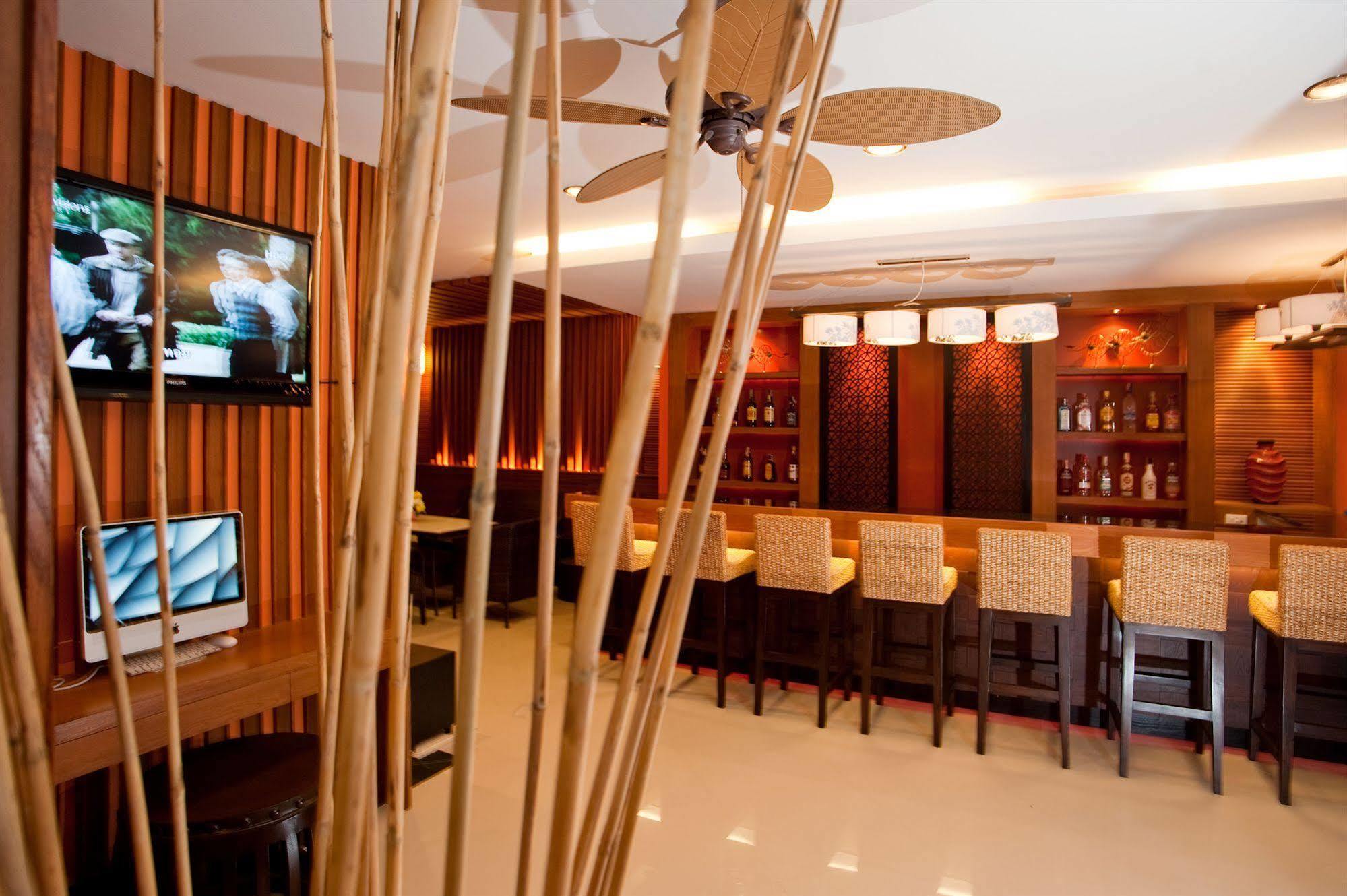 Deva Suites Patong Phuket Buitenkant foto